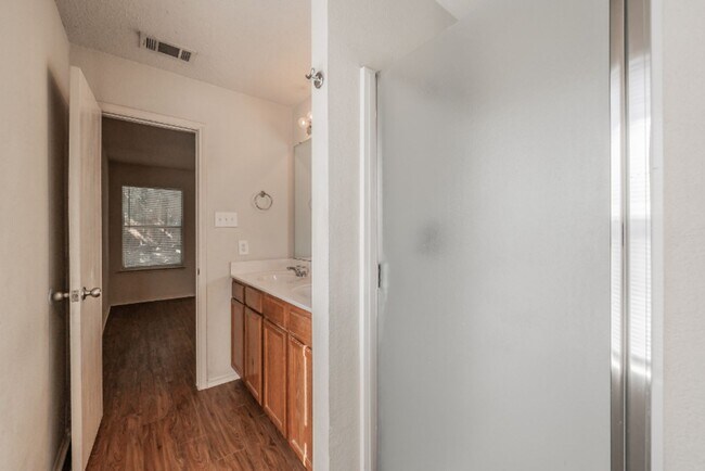 Building Photo - 10325 Bear Hollow Dr