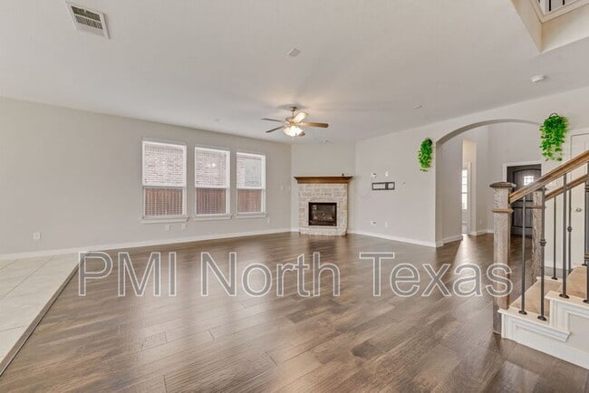 Building Photo - 1900 Spoonbill Dr