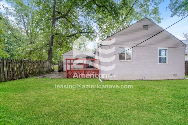 Building Photo - 3620 N Gladstone Ave