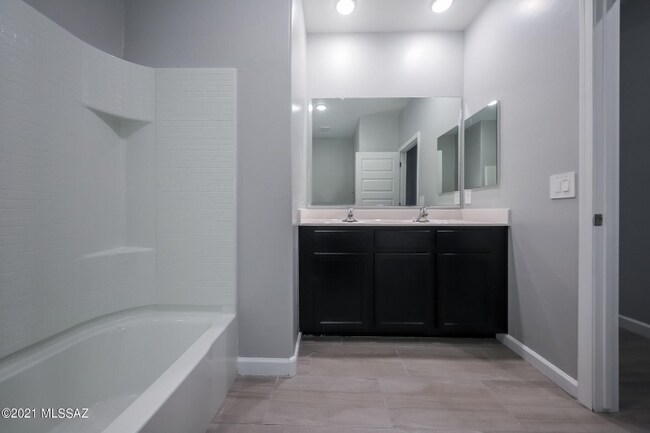 Building Photo - 12312 N Miller Canyon Ct