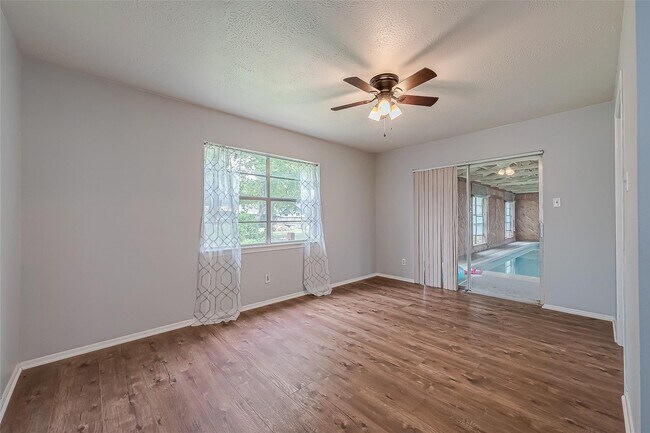 Building Photo - 227 Glencairn Ct
