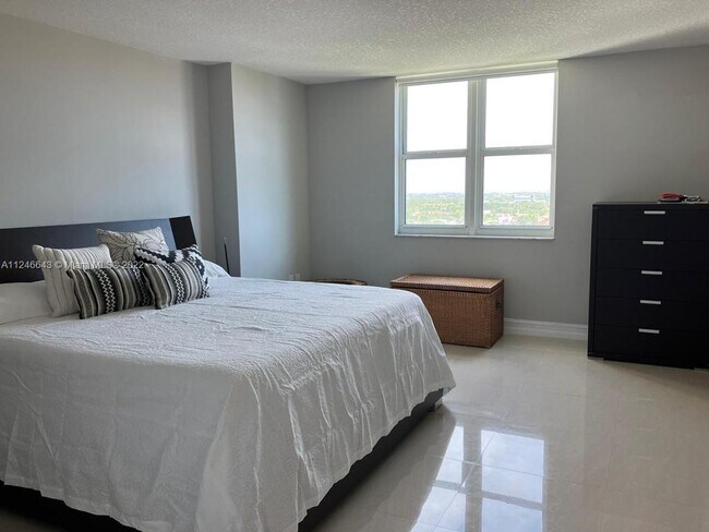 Building Photo - 3000 Coral Way