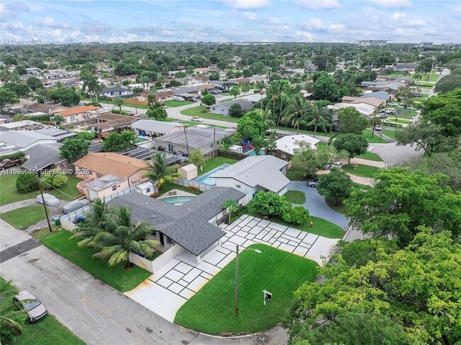 Building Photo - 2261 Utopia Dr