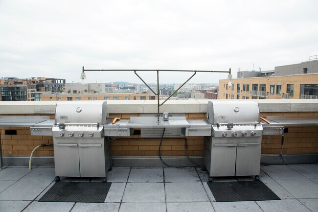 Rooftop Grills - 475 K St NW