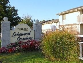 Building Photo - 3248 S Lakewood Ave