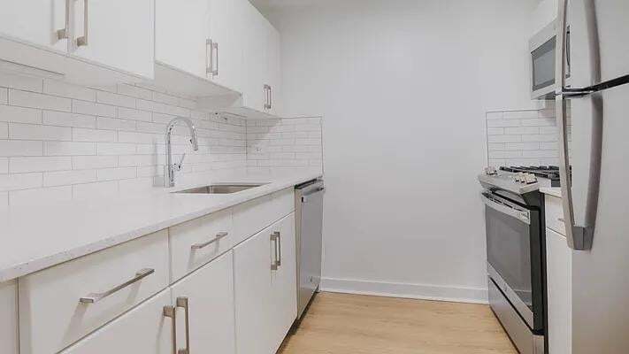 Building Photo - 448 W 37th St