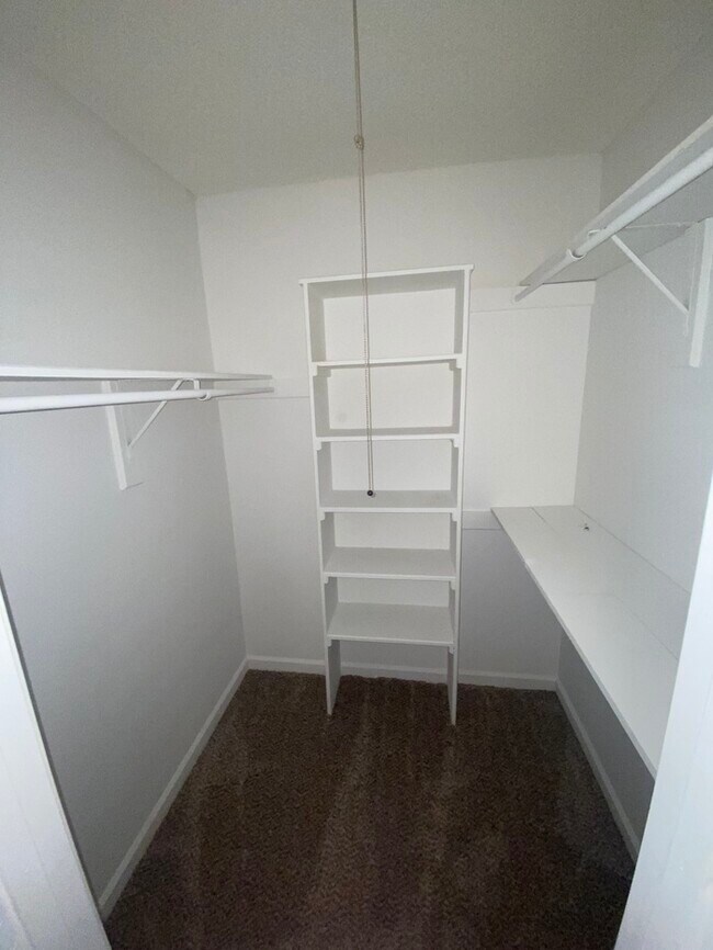 Building Photo - 5541 Oak Branch Cir - Available Now!