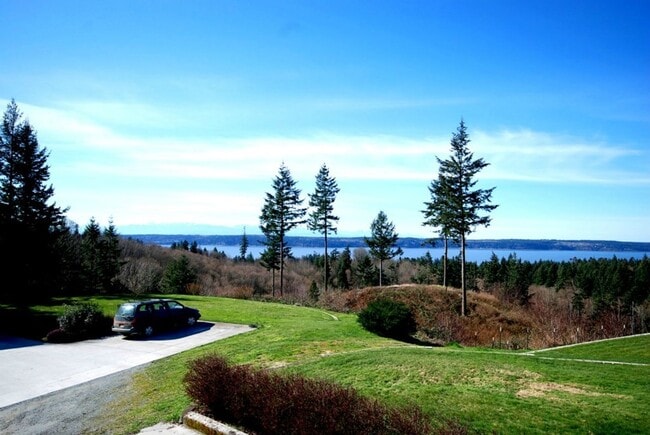 Building Photo - 1 bedroom 1 bath Apartment Camano MIL water views!