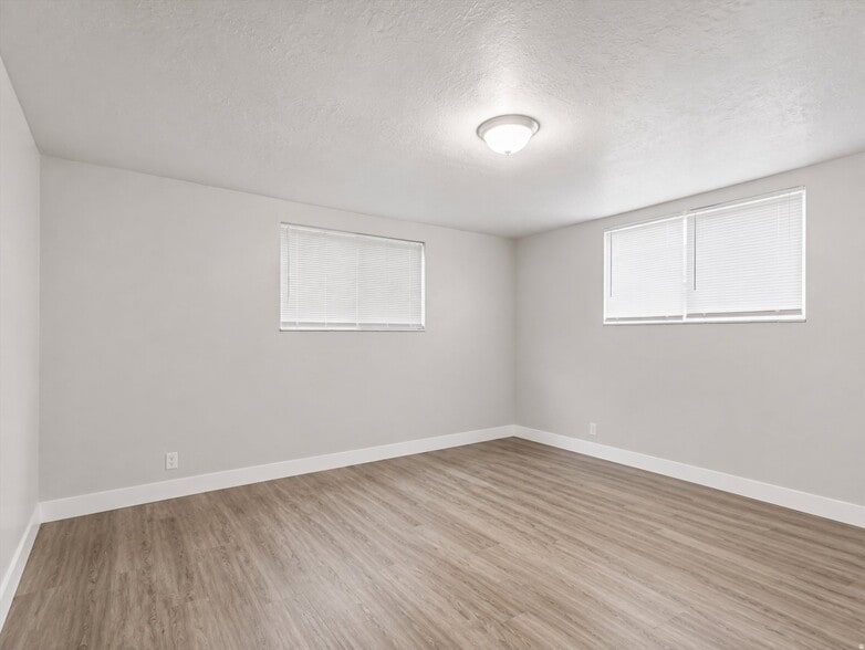 Building Photo - 45 W 1600 N