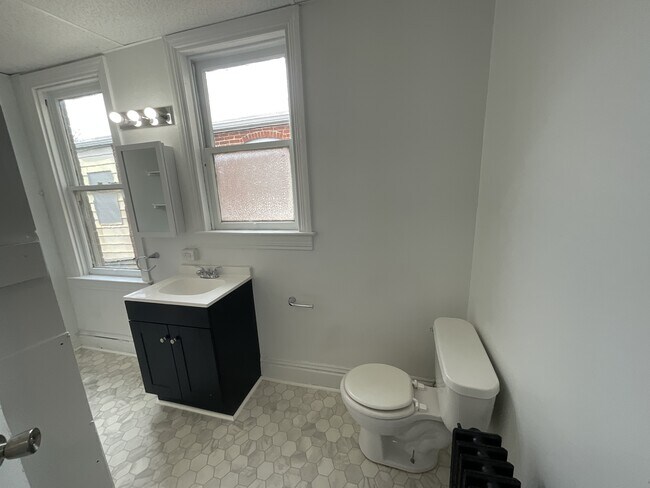 Building Photo - 730 W Mason Ave