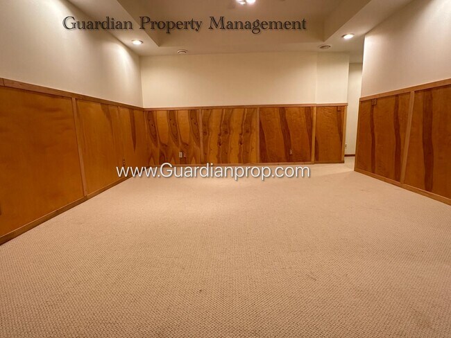 Building Photo - Well Maintained Prior Lake SFH, Large Deck, Fireplace, 2 Car Attached Garage