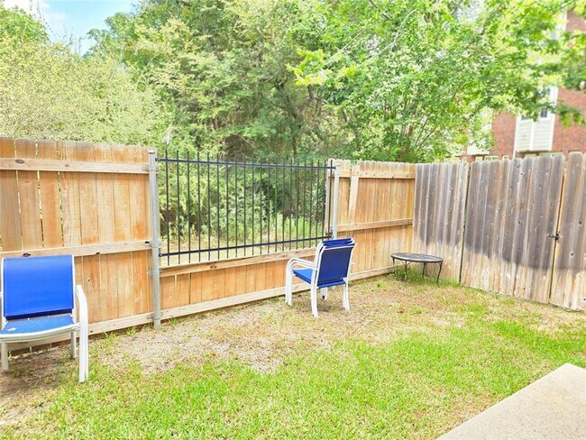 Building Photo - 305 Holleman Dr E