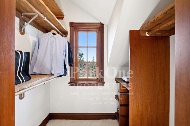 Building Photo - Short term, furnished possible for this magnificent home.