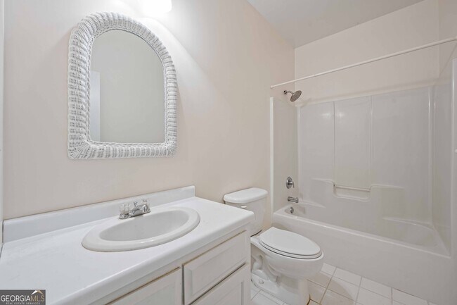 Building Photo - 219 Deerhill Dr