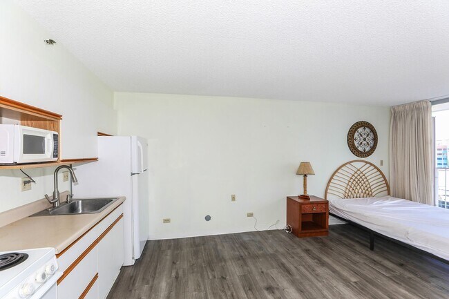 Building Photo - Marine Surf - Studio 1b 1parking! in Waikiki