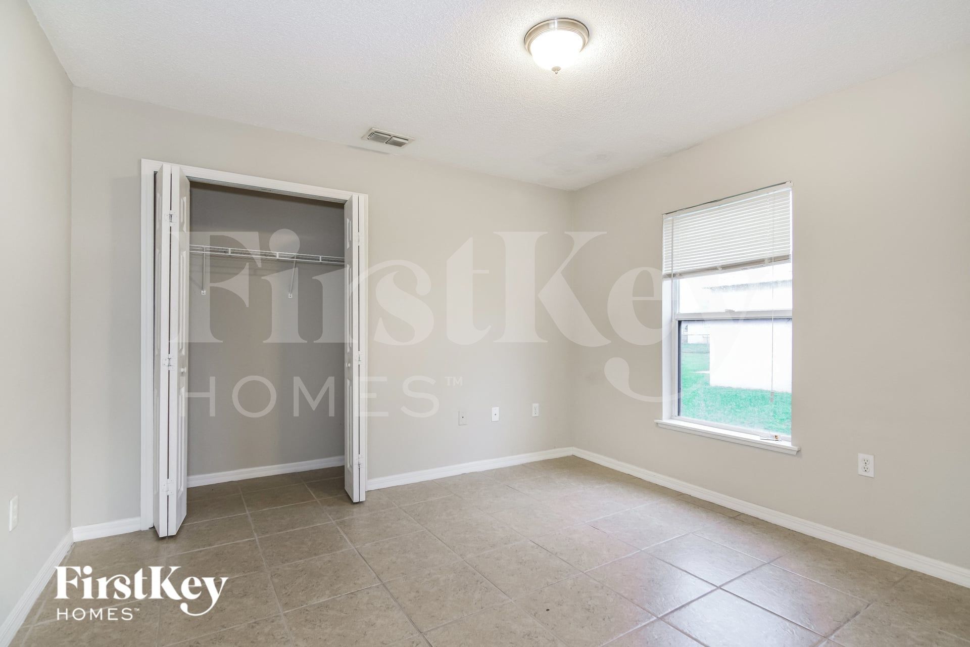 Building Photo - 3808 McKinley Dr