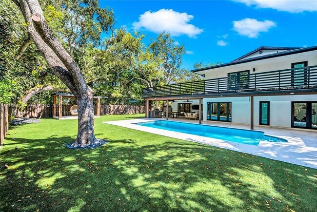 Building Photo - 11340 SW 74th Ct