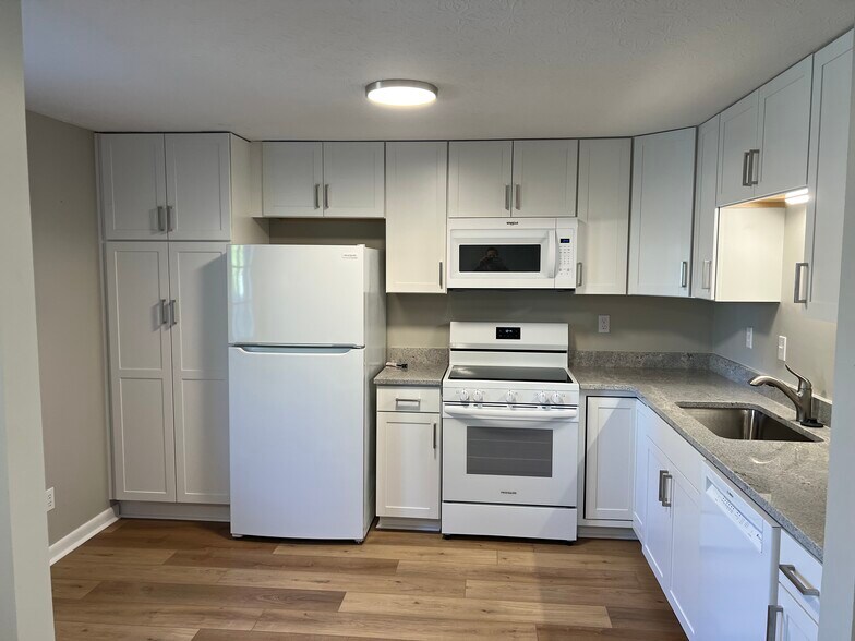 Building Photo - 2002 Lynn Gay Cir