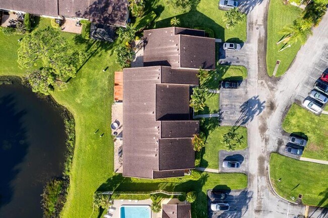 Building Photo - 6734 Bridlewood Ct