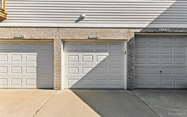 Building Photo - 47086 Auburn Ct