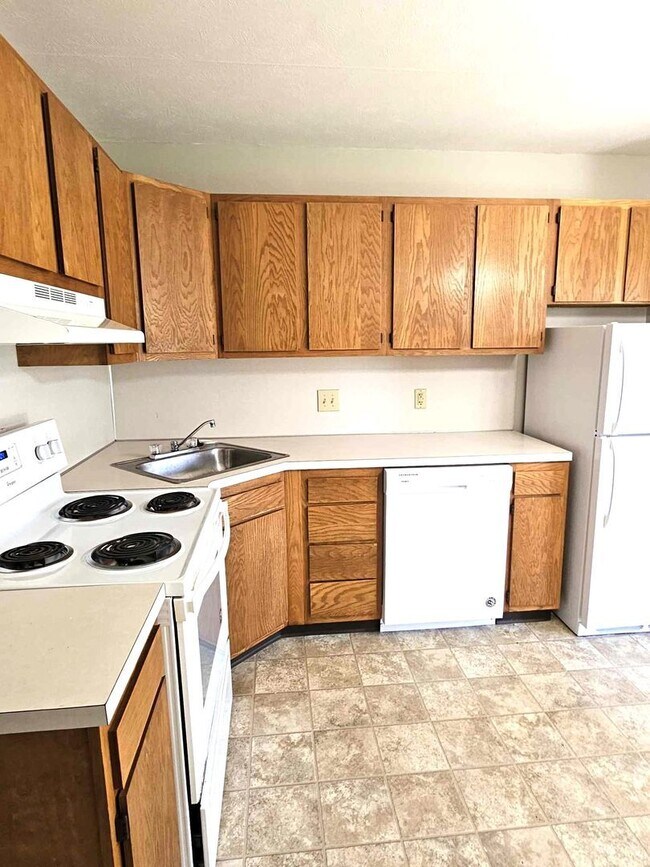 Building Photo - 3924 Kenowa Ave