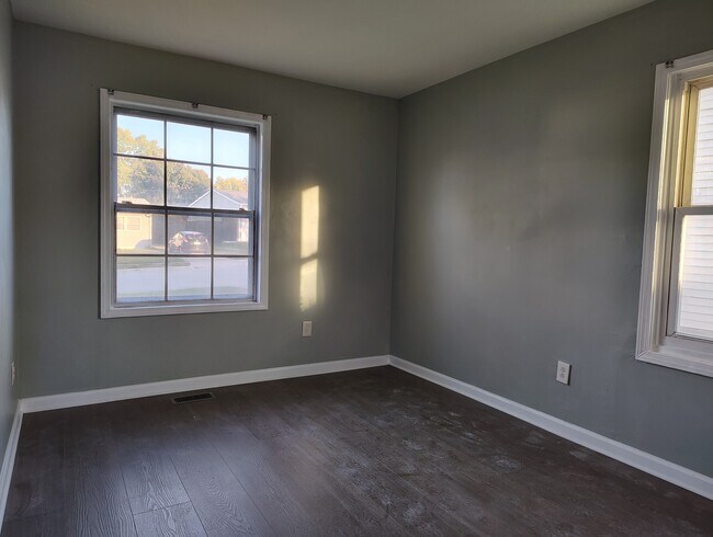 Building Photo - 434 Kenyon Ave