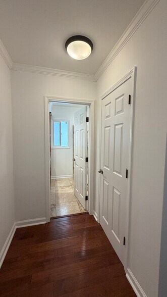 Building Photo - 1385 Greenmont Dr