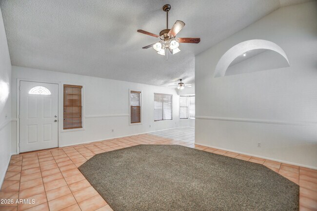 Building Photo - 815 E Calle Del Norte