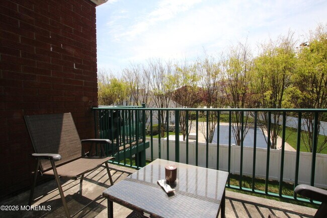 Building Photo - 65 Cedar Ave