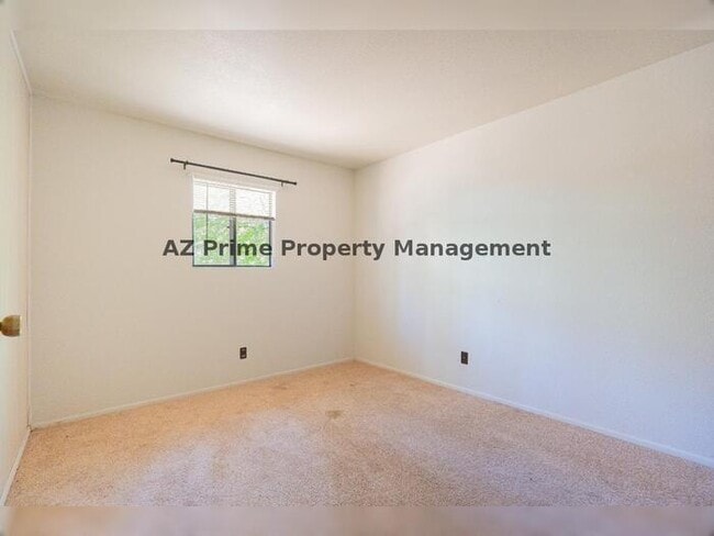 Building Photo - 5383 Glenwood Ln