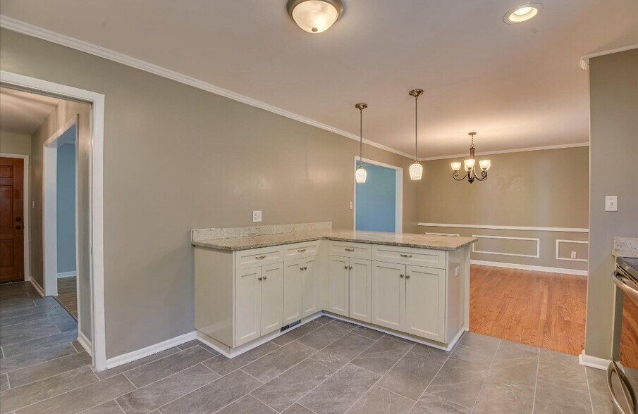 Building Photo - 813 Hammond Dr