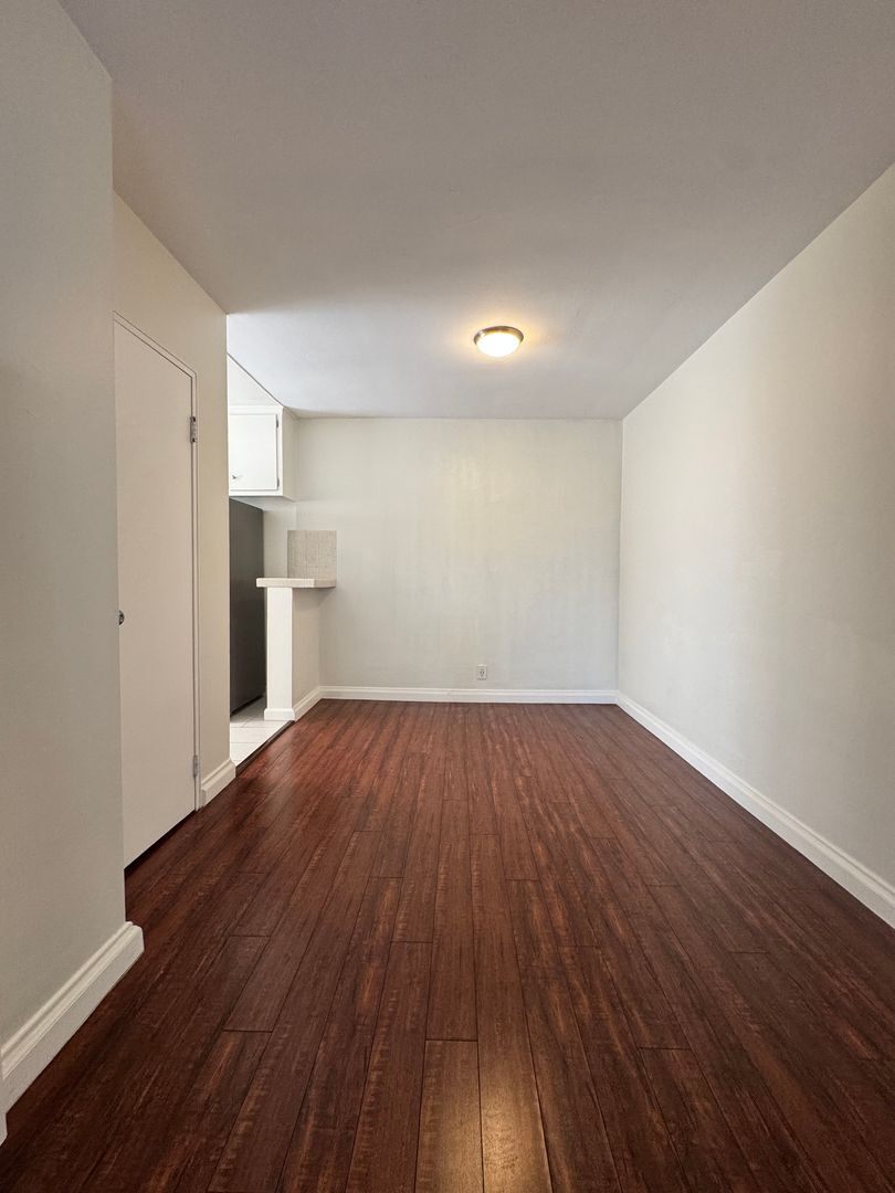 Interior Photo - 1001 N Curson Ave ( 7609 Romaine )