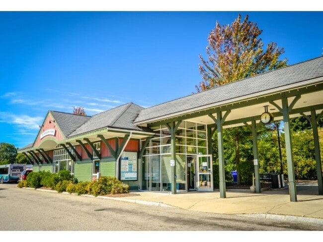 Building Photo - 2 Silver St