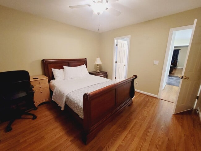 Building Photo - 1926 Fannie Dr