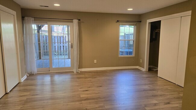 Building Photo - 6157 Green Hollow Ct