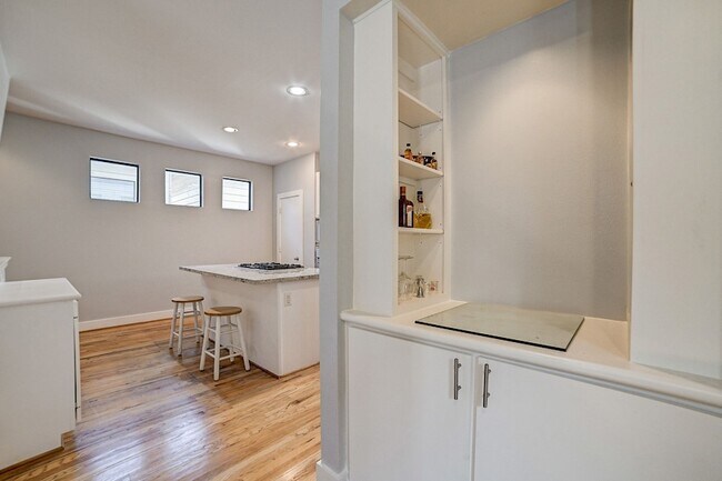 Building Photo - 5838 Larkin St