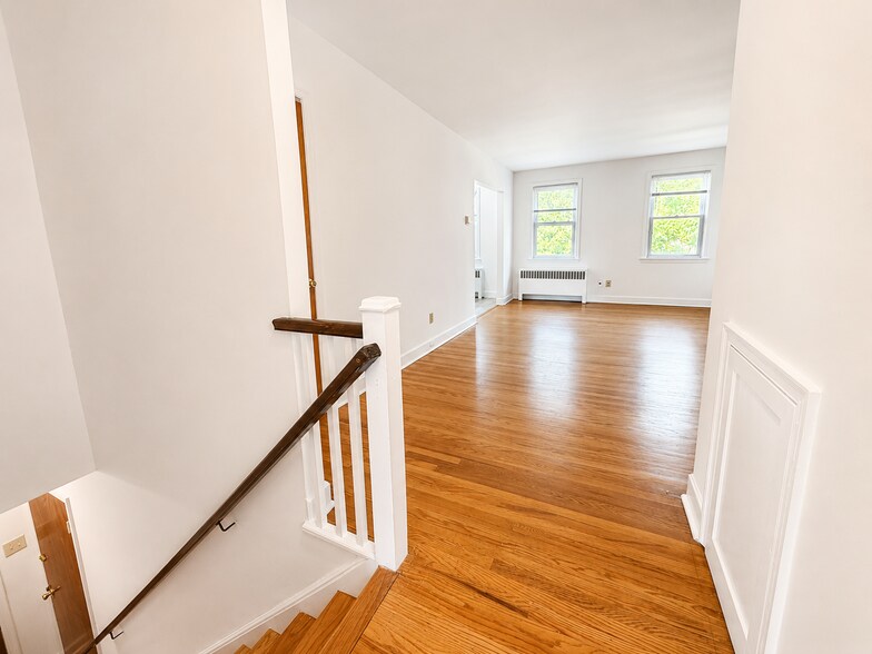Building Photo - 35 Elberon Ave