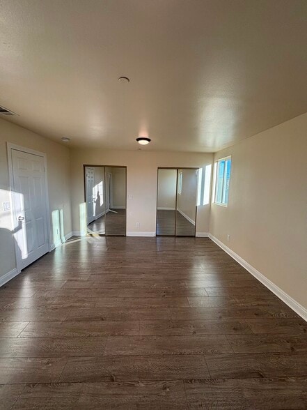 Building Photo - 214 E 101st St