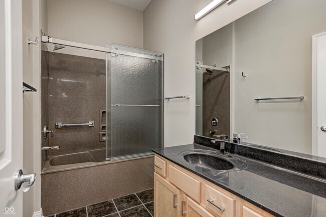 Building Photo - 350 N Meridian St