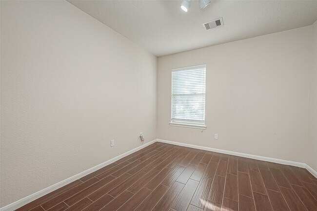 Building Photo - 7814 Crestbrook Manor Ln