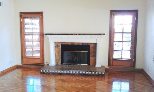 Building Photo - 1115 N Garfield Ave