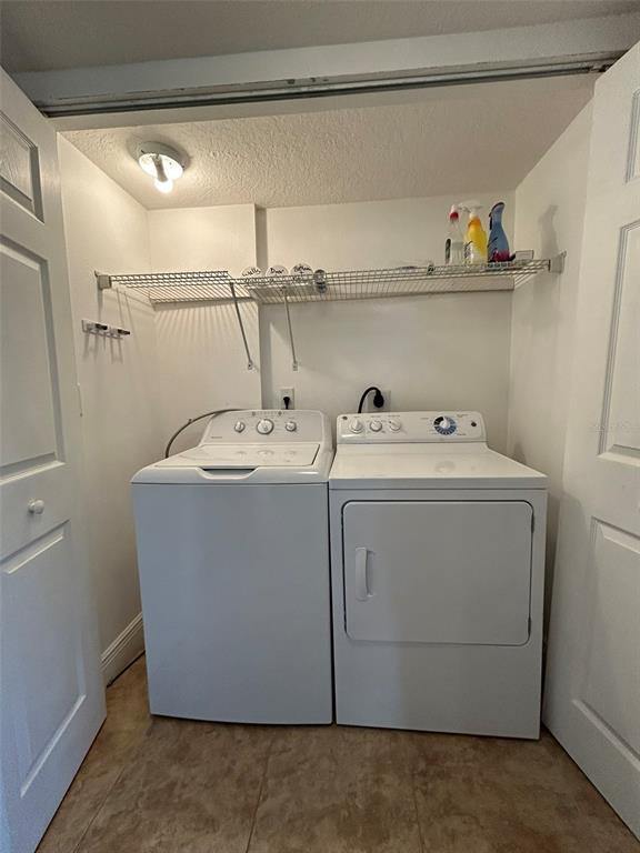 Building Photo - 220 Riverbend Dr