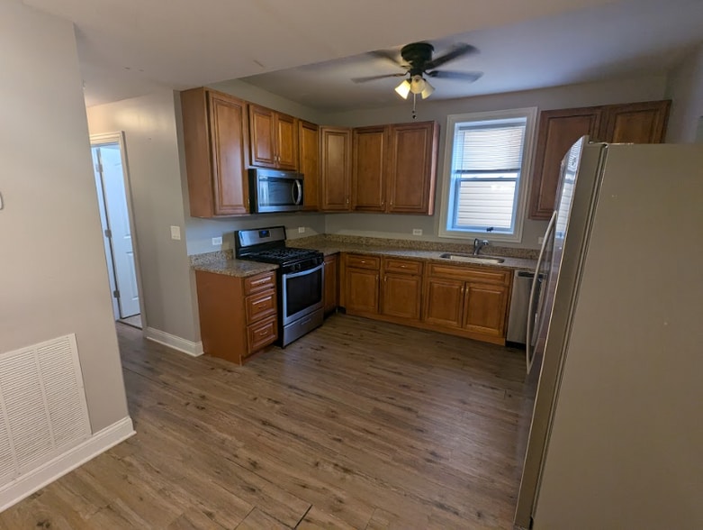 Building Photo - 3928 N Bernard St