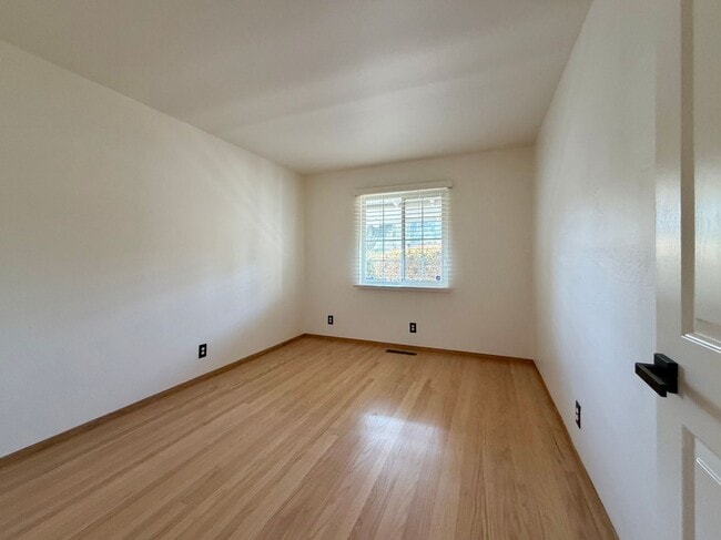 Building Photo - 3 Bedroom 2 Bathroom Napa Brown's Valley Home