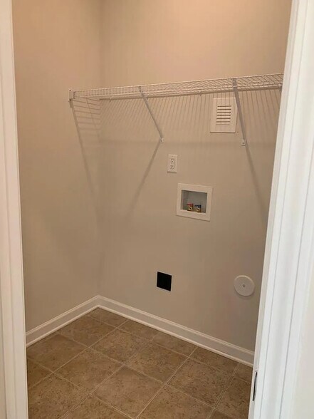 Building Photo - Room in Townhome on Revolutionary Trail