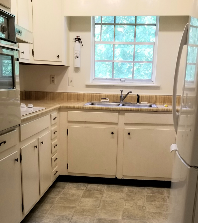 Building Photo - 2116 Montreat Ln