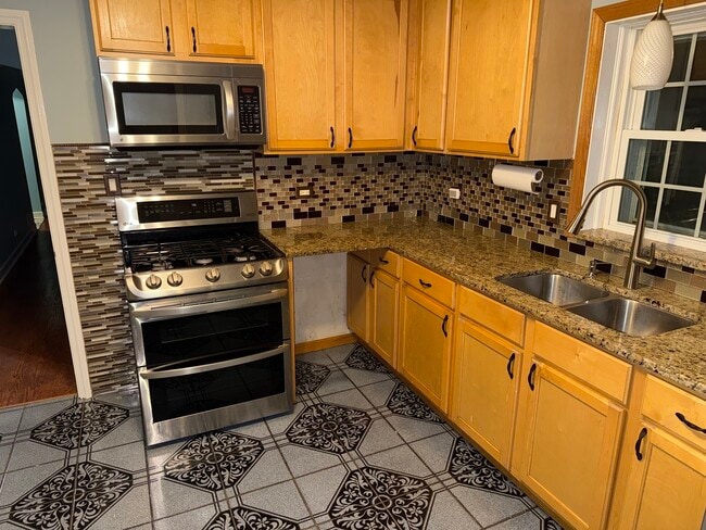 Building Photo - 5552 S Kolmar Ave