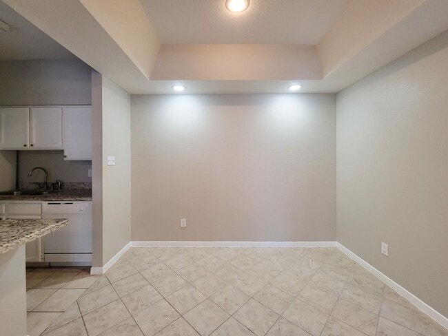 Building Photo - Prime Location in West University Area! First floor unit with open floor plan, tile floors throug...