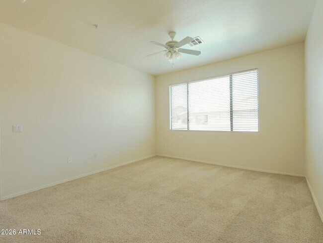 Building Photo - 705 W Queen Creek Rd