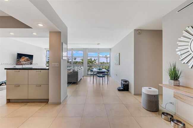 Building Photo - 5055 Collins Ave